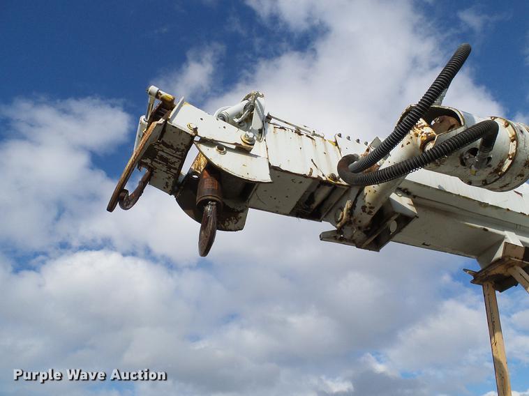 image for item DB2062 1989 Ford F800 digger derrick truck