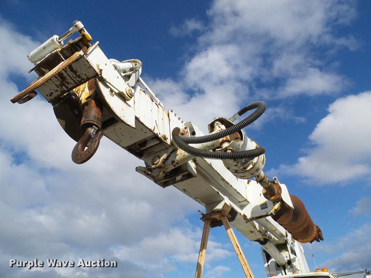 image for item DB2062 1989 Ford F800 digger derrick truck