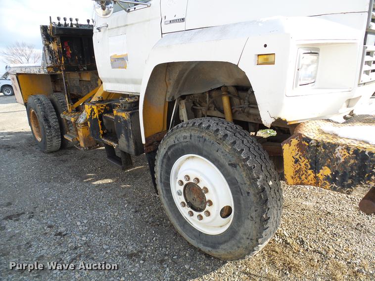 image for item DB2062 1989 Ford F800 digger derrick truck