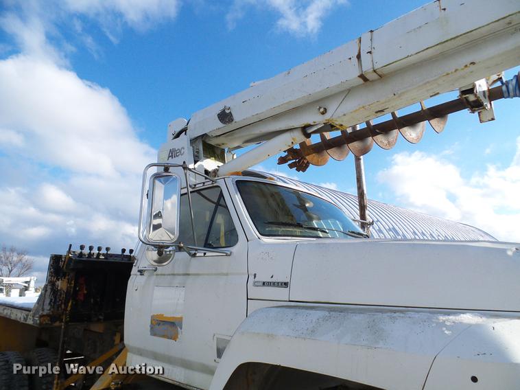 image for item DB2062 1989 Ford F800 digger derrick truck