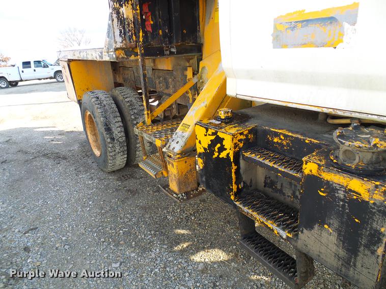 image for item DB2062 1989 Ford F800 digger derrick truck