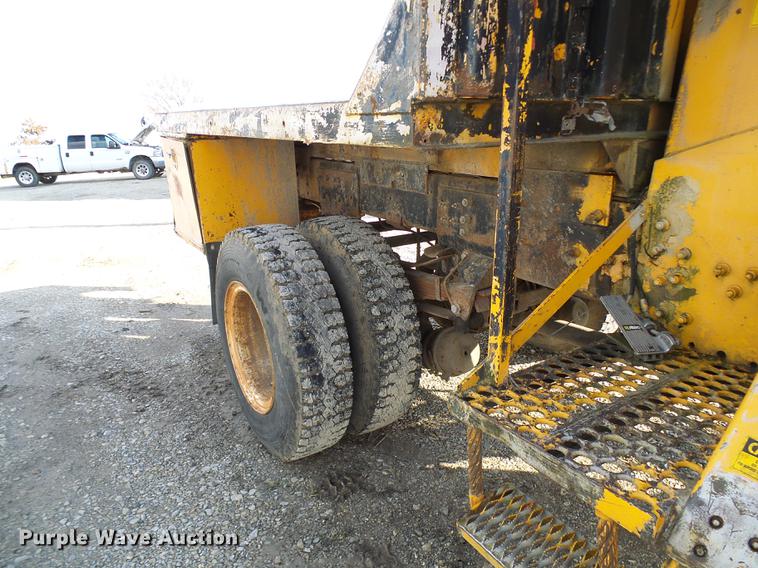 image for item DB2062 1989 Ford F800 digger derrick truck