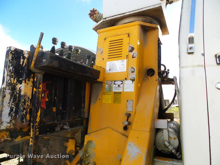 image for item DB2062 1989 Ford F800 digger derrick truck
