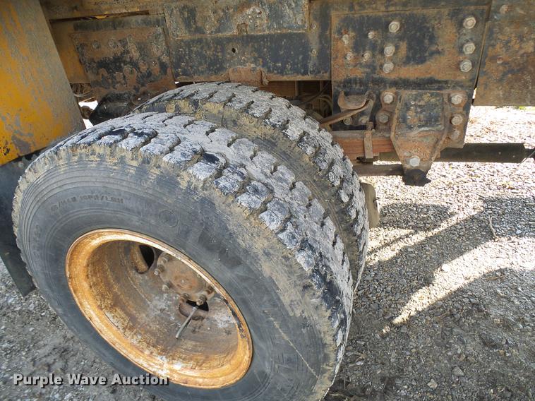 image for item DB2062 1989 Ford F800 digger derrick truck