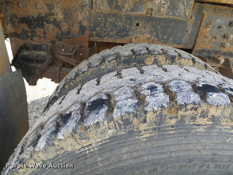 image for item DB2062 1989 Ford F800 digger derrick truck