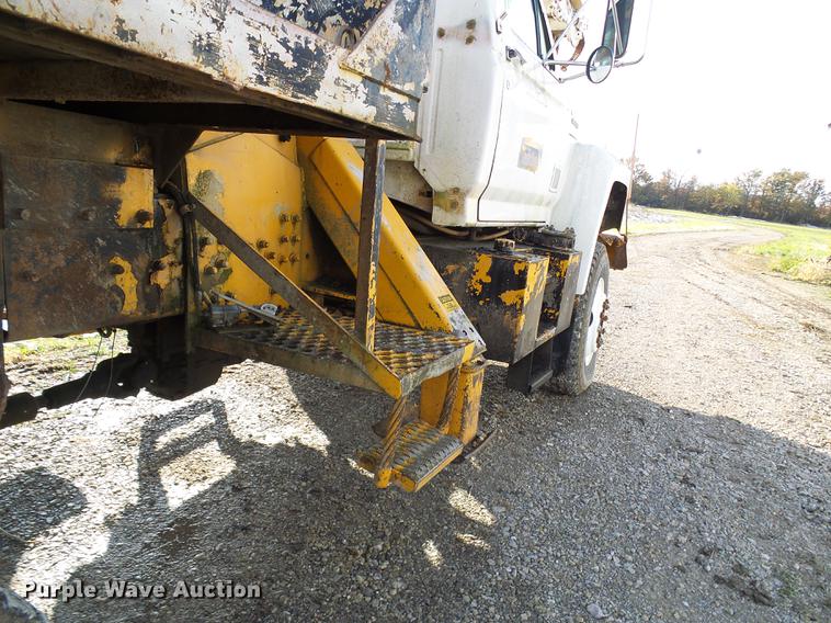 image for item DB2062 1989 Ford F800 digger derrick truck