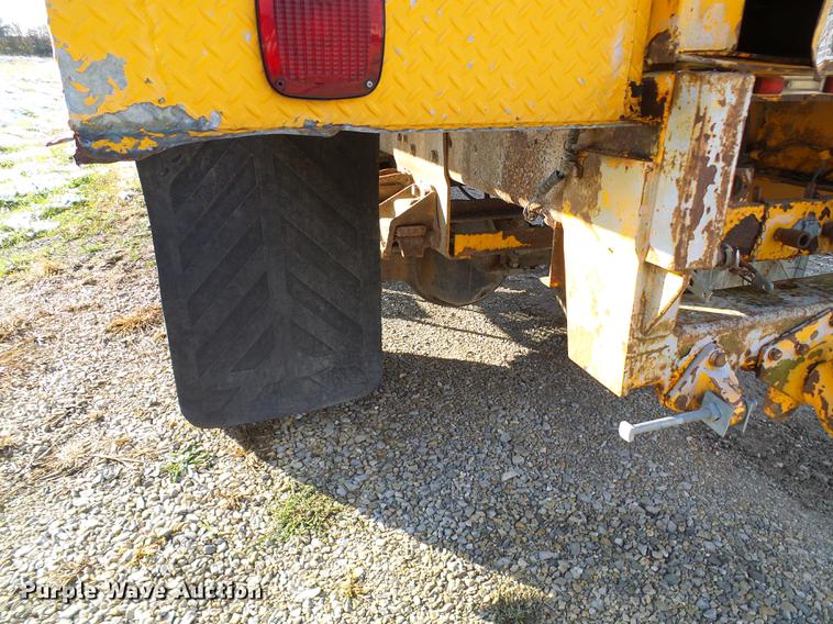 image for item DB2062 1989 Ford F800 digger derrick truck