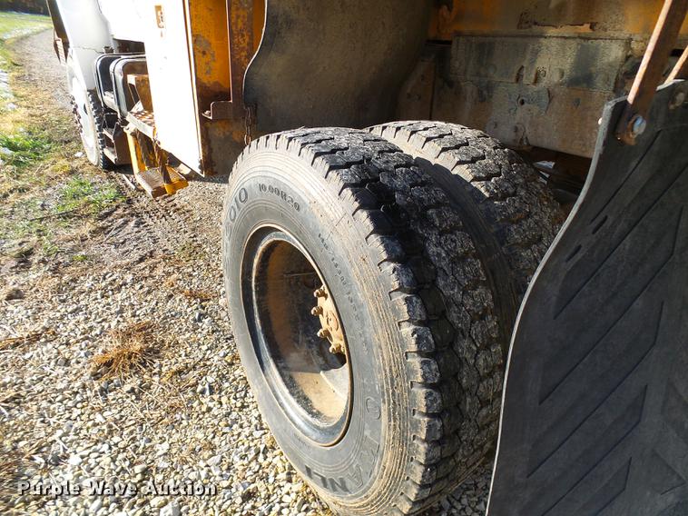 image for item DB2062 1989 Ford F800 digger derrick truck