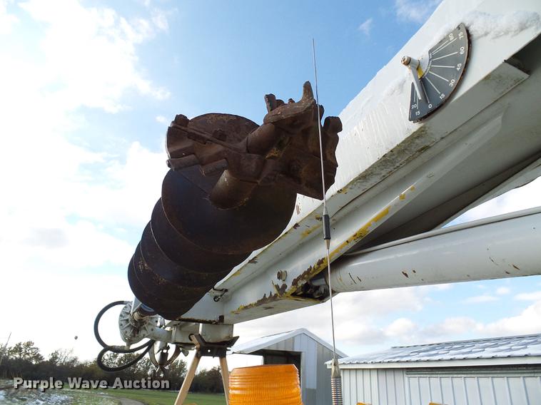 image for item DB2062 1989 Ford F800 digger derrick truck