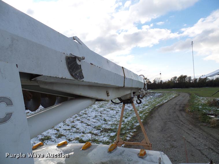 image for item DB2062 1989 Ford F800 digger derrick truck