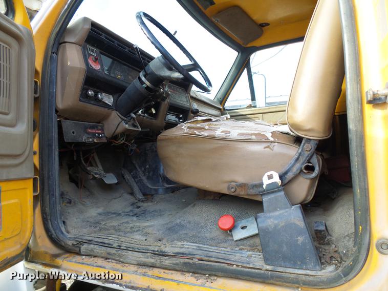 image for item DB2062 1989 Ford F800 digger derrick truck