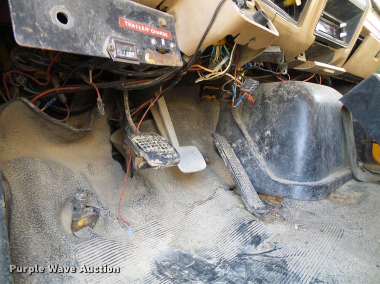 image for item DB2062 1989 Ford F800 digger derrick truck