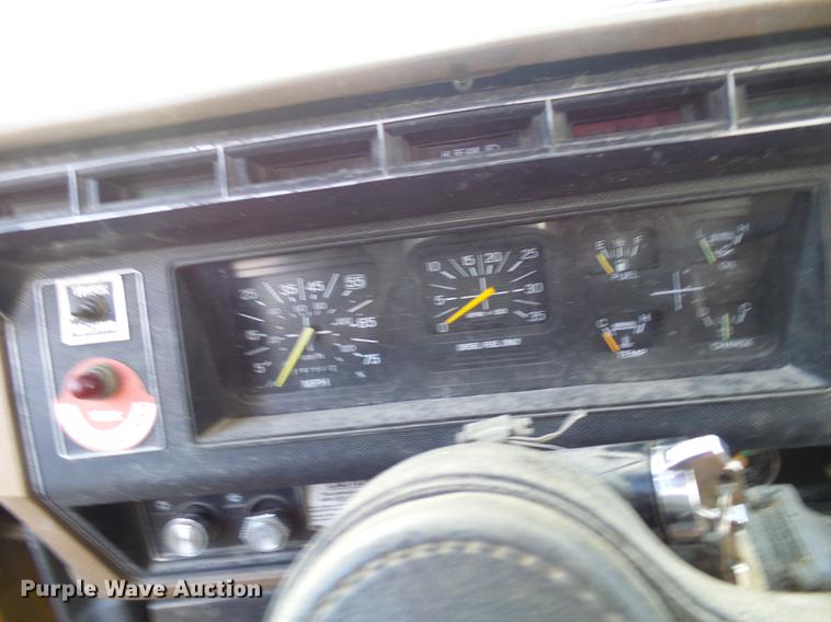image for item DB2062 1989 Ford F800 digger derrick truck