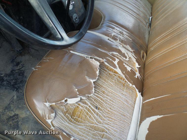 image for item DB2062 1989 Ford F800 digger derrick truck