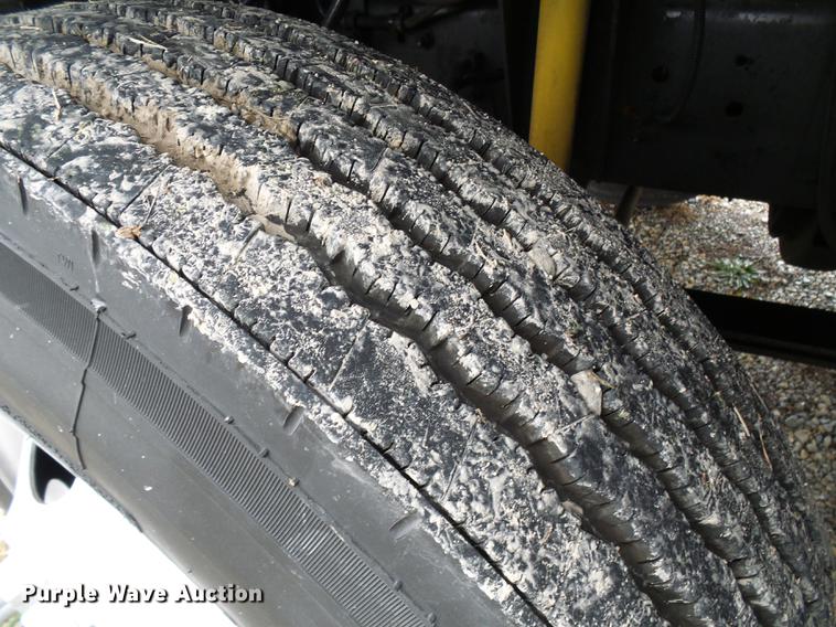 image for item DB2064 2002 Chevrolet C6500 utility truck