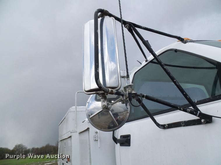 image for item DB2064 2002 Chevrolet C6500 utility truck