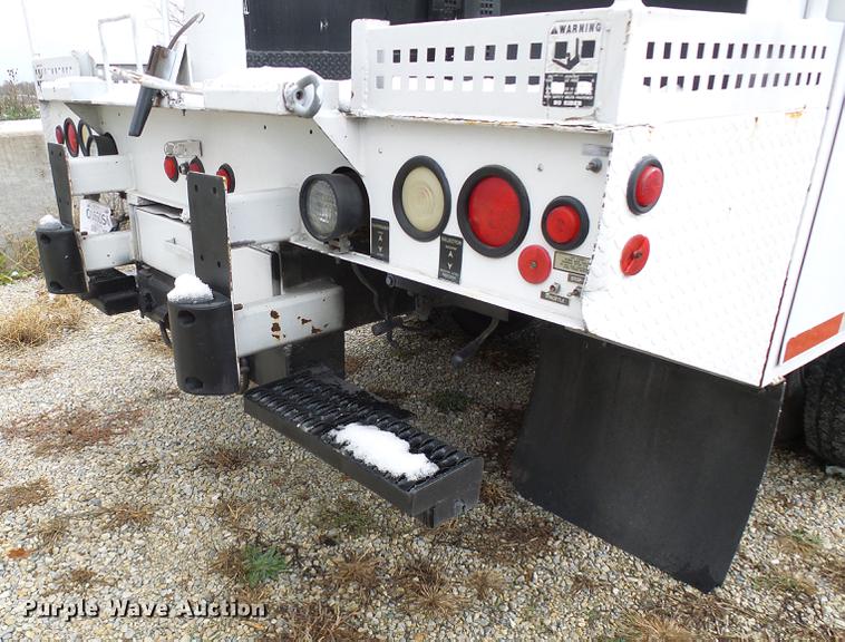 image for item DB2064 2002 Chevrolet C6500 utility truck