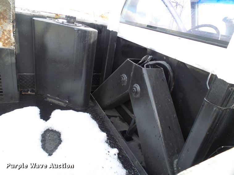 image for item DB2064 2002 Chevrolet C6500 utility truck