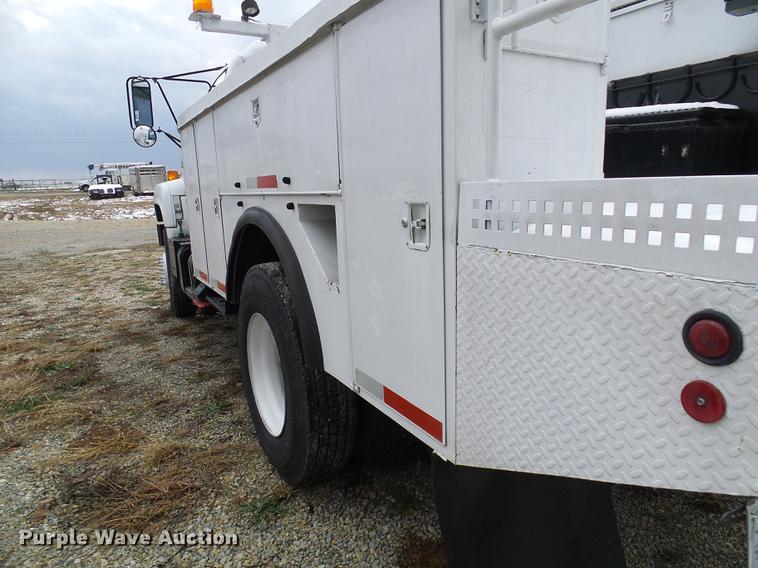 image for item DB2064 2002 Chevrolet C6500 utility truck