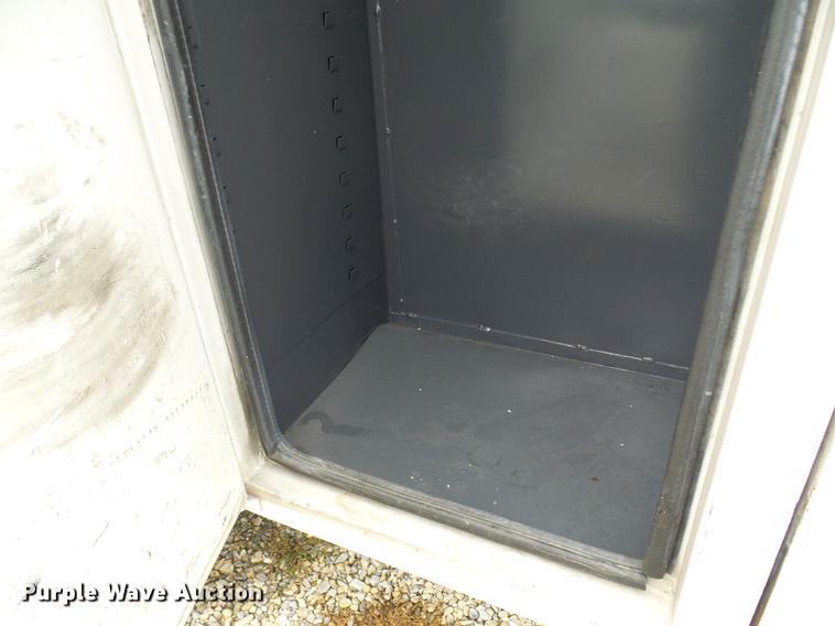 image for item DB2064 2002 Chevrolet C6500 utility truck