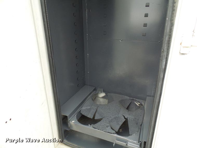 image for item DB2064 2002 Chevrolet C6500 utility truck