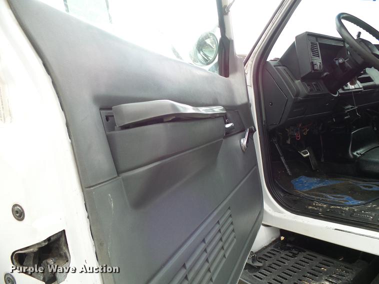 image for item DB2064 2002 Chevrolet C6500 utility truck