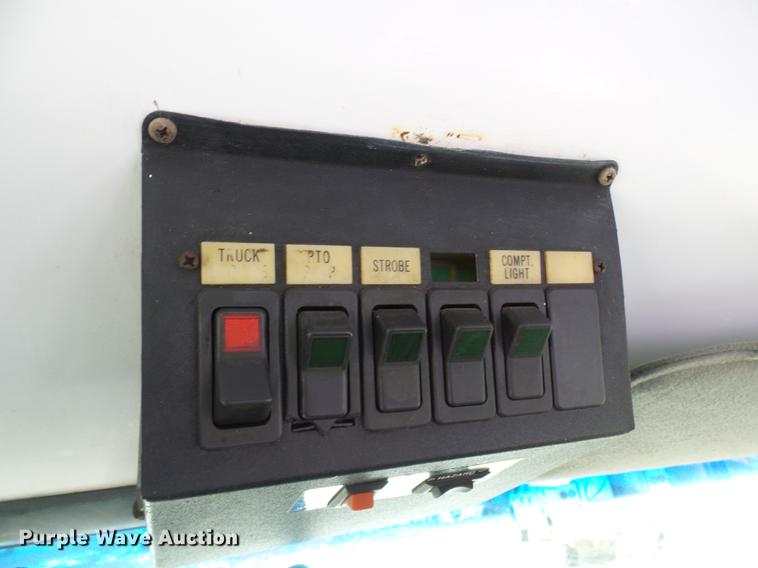 image for item DB2064 2002 Chevrolet C6500 utility truck