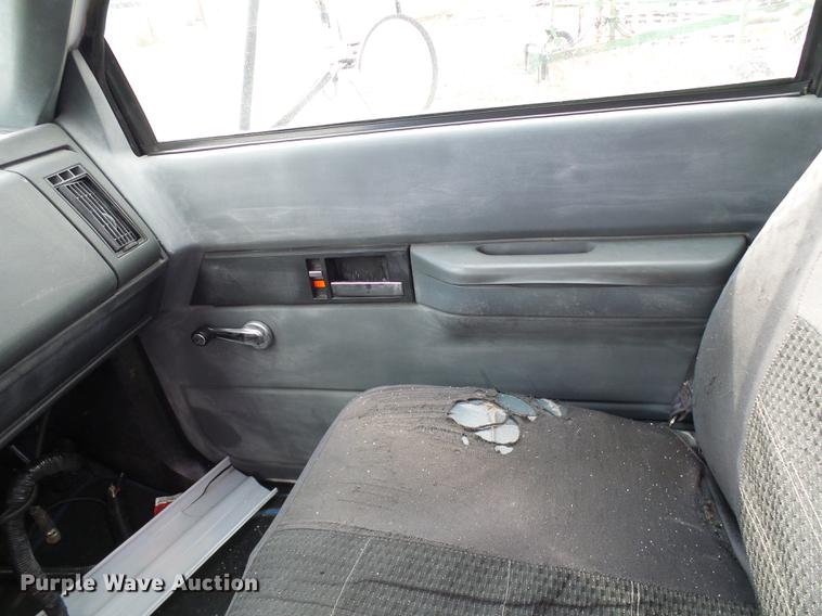 image for item DB2064 2002 Chevrolet C6500 utility truck