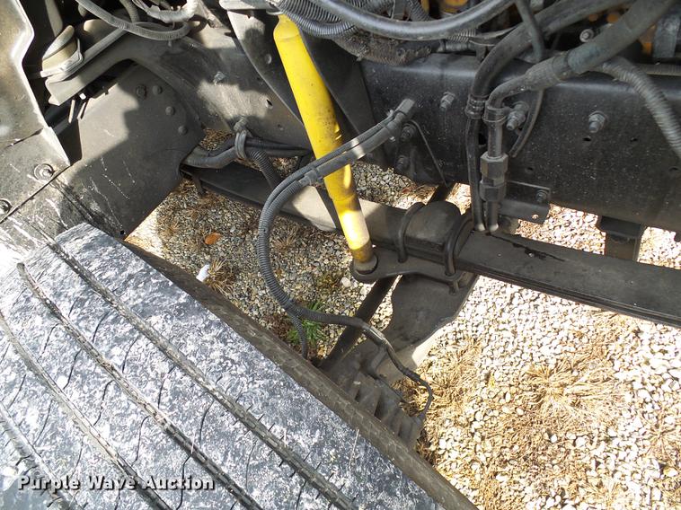 image for item DB2064 2002 Chevrolet C6500 utility truck