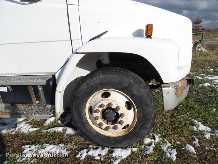 image for item DB2065 2000 Freightliner FL70 bucket truck