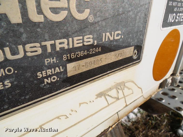 image for item DB2065 2000 Freightliner FL70 bucket truck