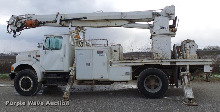 image for item DB2066 1997 International 4700 digger derrick truck