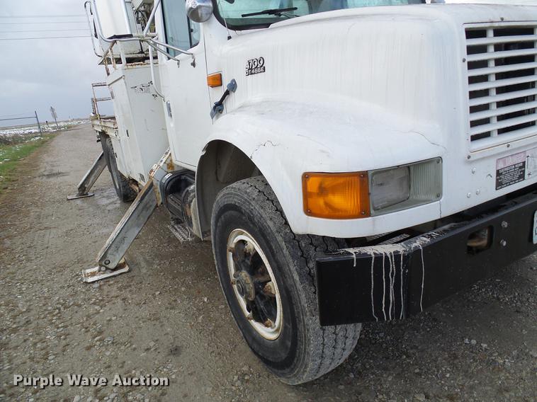 image for item DB2066 1997 International 4700 digger derrick truck