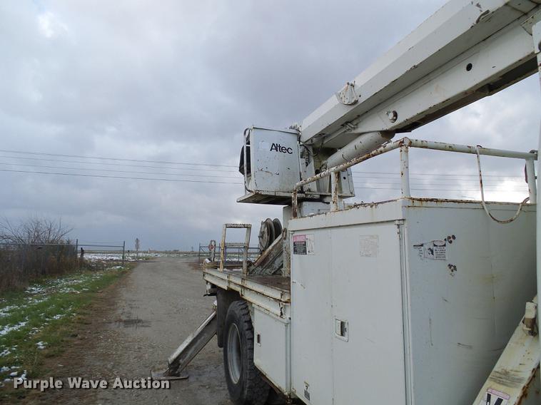 image for item DB2066 1997 International 4700 digger derrick truck