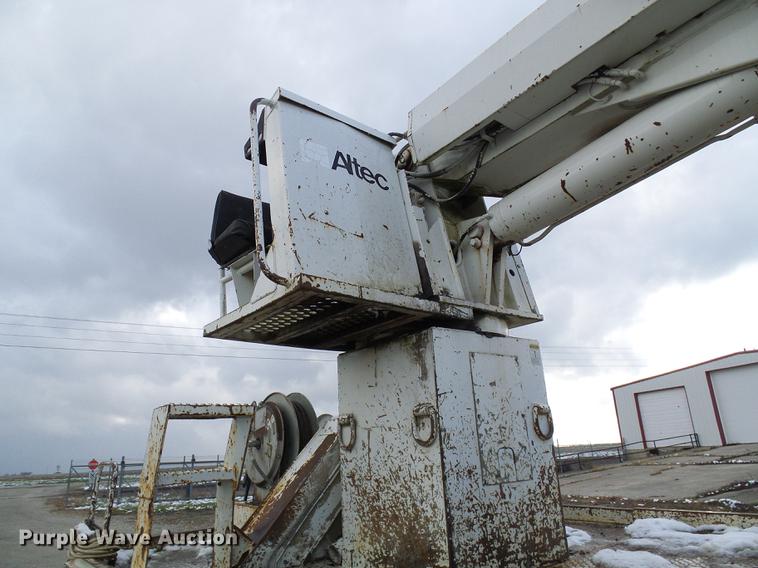 image for item DB2066 1997 International 4700 digger derrick truck