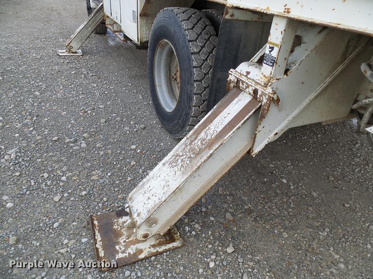 image for item DB2066 1997 International 4700 digger derrick truck
