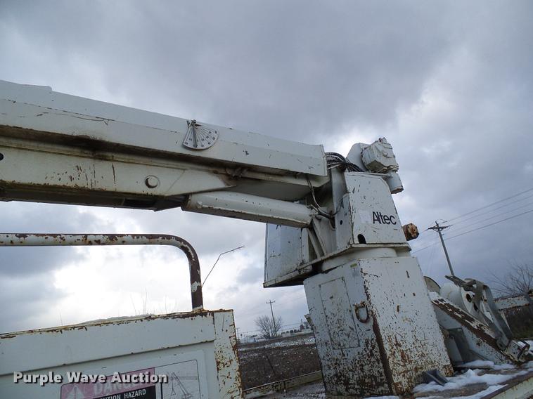 image for item DB2066 1997 International 4700 digger derrick truck