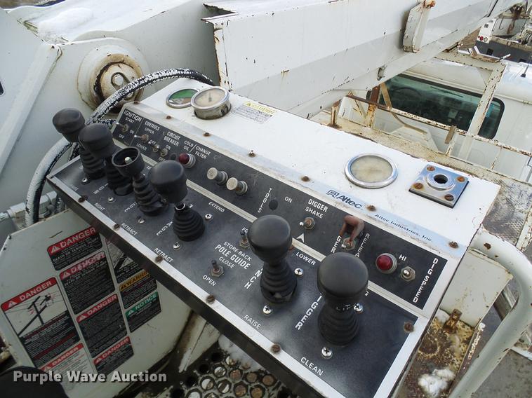 image for item DB2066 1997 International 4700 digger derrick truck