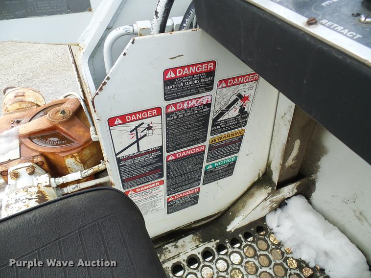 image for item DB2066 1997 International 4700 digger derrick truck