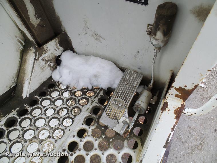 image for item DB2066 1997 International 4700 digger derrick truck