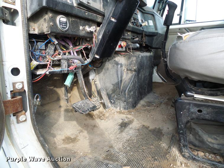 image for item DB2066 1997 International 4700 digger derrick truck