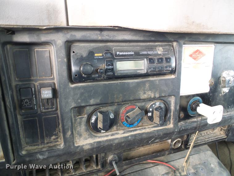 image for item DB2066 1997 International 4700 digger derrick truck