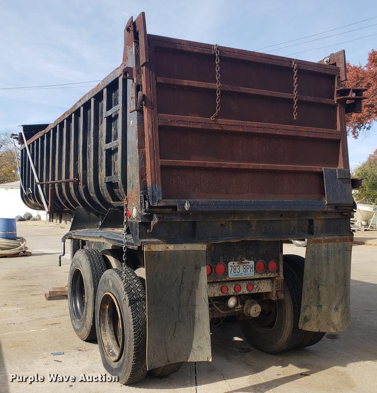image for item DB9422 1986 Fruehauf end dump trailer