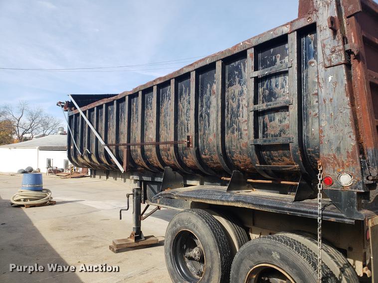 image for item DB9422 1986 Fruehauf end dump trailer