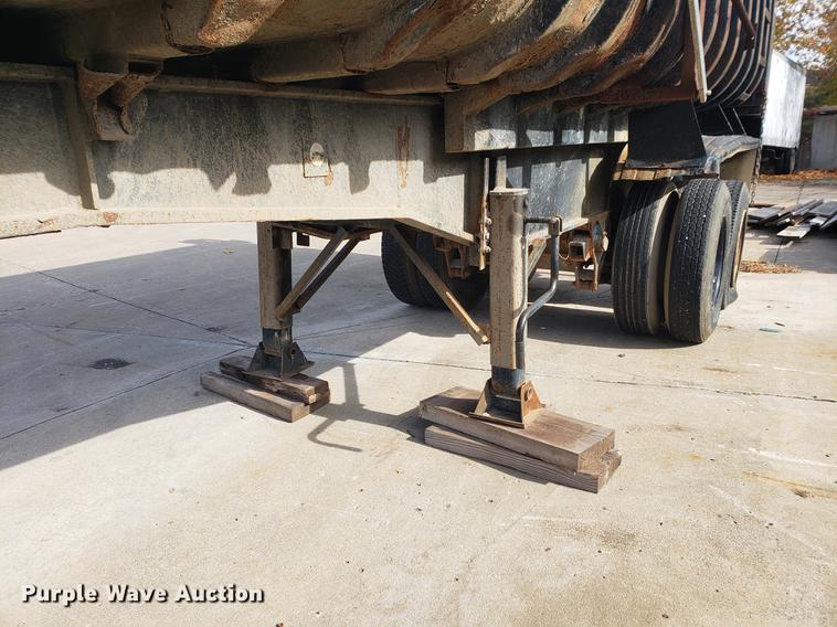 image for item DB9422 1986 Fruehauf end dump trailer