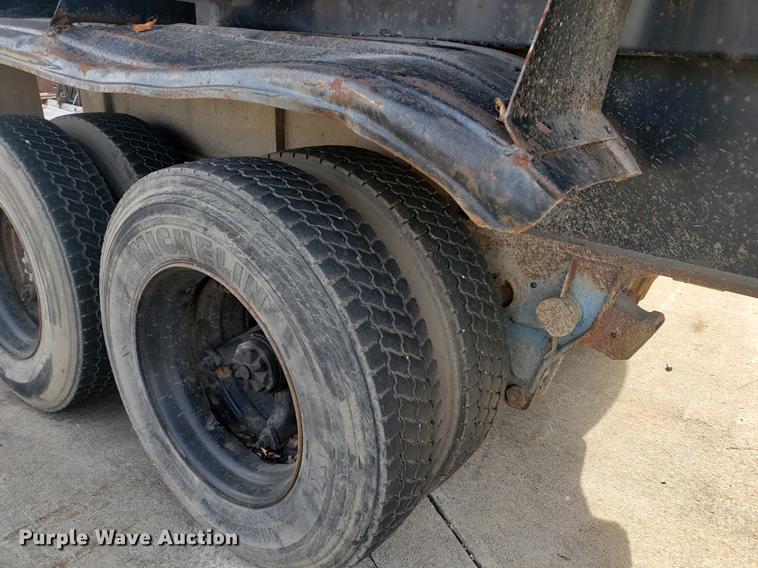 image for item DB9422 1986 Fruehauf end dump trailer