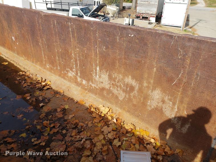 image for item DB9422 1986 Fruehauf end dump trailer