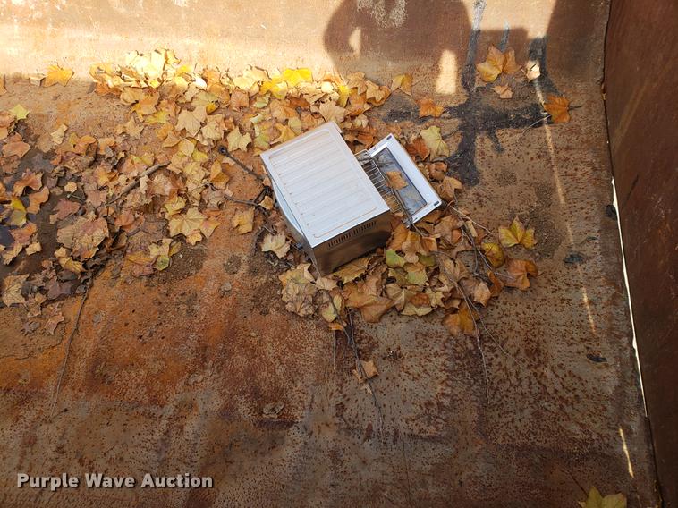 image for item DB9422 1986 Fruehauf end dump trailer