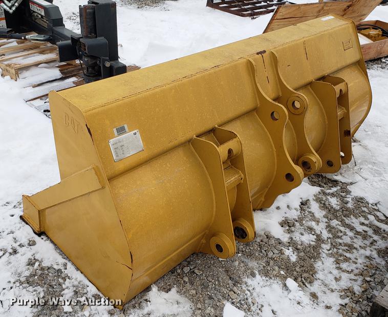 Backhoe loader bucket in Kansas City, MO Item DB9468 sold Purple Wave