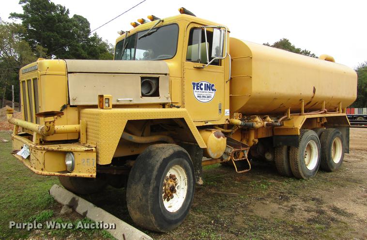 image for item DC0047 1979 International Paystar F5070 tank truck